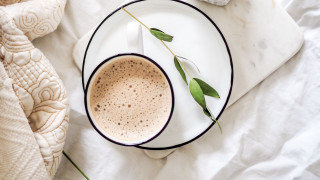 Coffee spoon plate bed white - claire dalby free wallpaper