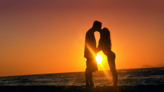 Beach kissing sunset ocean romantic - a couple kissing free wallpaper