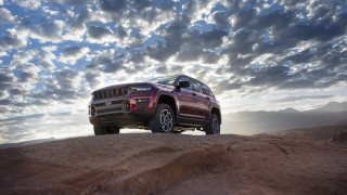 Purple jeep rocky hill cloudy - renaissance free wallpaper