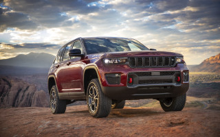 Red jeep mountains cloudy sunset - cloud and mountains free wallpaper