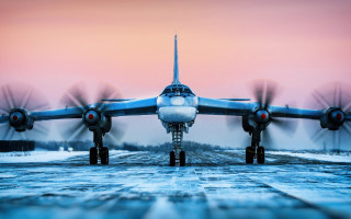 Propeller plane runway dusk sunset - top of a runway free wallpaper