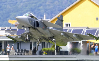 Jet takeoff people yellowbuilding arabesque - inframe free wallpaper