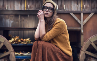 Woman glasses wagon building fashion - free autumn wallpaper