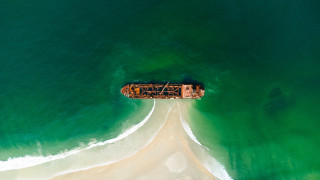 Boat water beach green ocean - floating free wallpaper