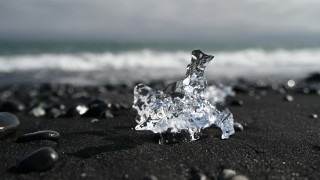 Ice sand beach water rocks - octane renderer free wallpaper