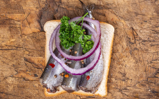 Fish sandwich onions parsley wooden - a sandwich free wallpaper