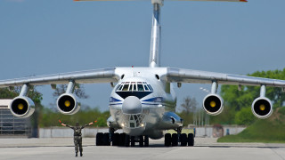 Large jetliner man airport runway - aleksandr gerasimov free wallpaper