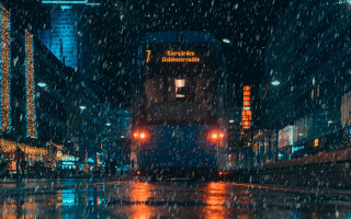 Bus rain night cyberpunk city - side and a building in the background free wallpaper