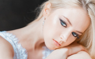 Woman blueeyes whitedress portrait art - blue eye free wallpaper for desktop