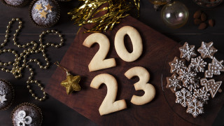 Wooden cutting board cookies 2020 - byeon sangbyeok free wallpaper