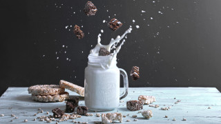 Milk cookies falling sugar nuts - scattered free wallpaper