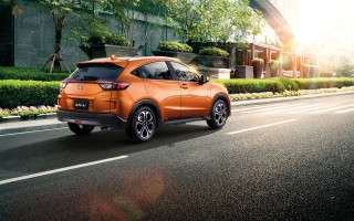 Orange suv street building trees - bush free wallpaper