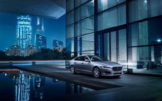 Silver car city skyline night 8 - xf iq4 free wallpaper