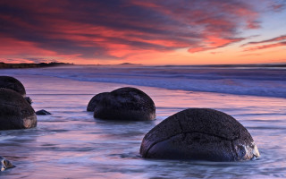 Sunset ocean rocks pink sky 2 - a pink sky in the background free wallpaper for desktop