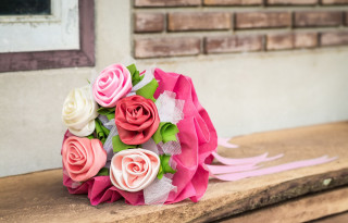 Pink white flowers bouquet brick - a bouquet free wallpaper