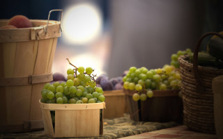Grapes basket table background shallow 2 - a table free wallpaper for desktop