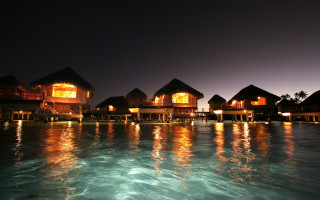 Houses water night lights bridge - the roof free wallpaper