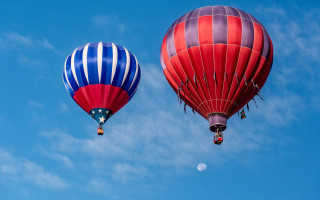 Hot air balloons half moon - a half moon in the sky free wallpaper