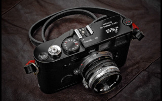 Camera leather strap table black - free technology wallpaper for desktop