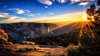 Sunset mountain trees sunlight clouds - a bright sun free wallpaper