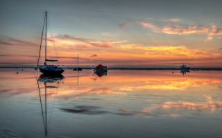 Boats sunset reflections cloudy sky - reflection free wallpaper for desktop