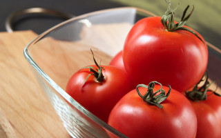 Tomatoes bowl wooden table spoon - a wooden table top free wallpaper