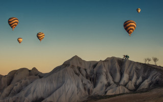 Hot air balloons mountain people - hot free wallpaper