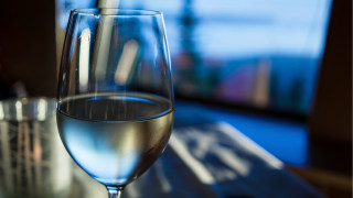 Wine glass table window city - a view of the city free wallpaper