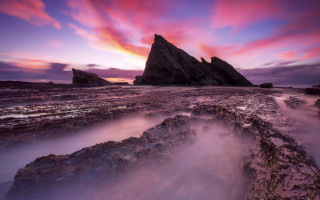 Rock formation ocean sunset pink - moody free wallpaper