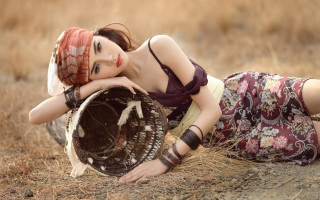 Woman dress laying beach floral - a fan free wallpaper