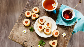 Heart cookies tea teapot wooden - a wooden table free wallpaper