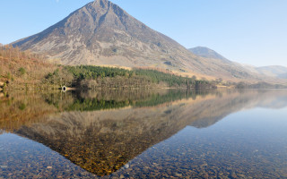 Mountain reflection lake hut symmetry 2 - the still water of a lake free wallpaper