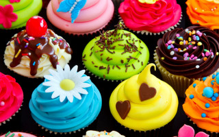 Colorful cupcakes frosting decorations black - food photography free wallpaper