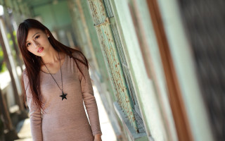 Woman star building necklace portrait - fei danxu free wallpaper for desktop