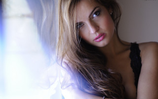 Annabel eyres portrait longhair posing - her shoulder free wallpaper for desktop