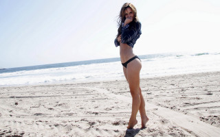 Woman beach bikini smiling phone - a wave free wallpaper