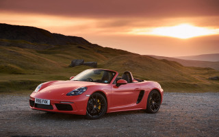 Red sports car mountain sunset 5 - the sun setting behind free wallpaper