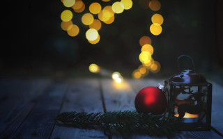 Lantern christmas ornament wooden table - free christmas wallpaper for desktop