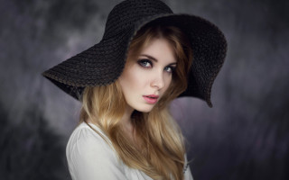 Woman blackhat longhair blueeyes studio - a black hat free wallpaper for desktop