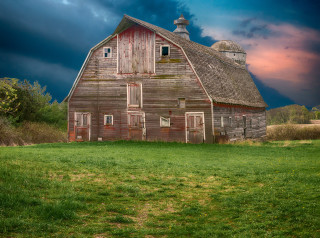 Barn window grass stormy sky - a barn free wallpaper