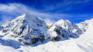 Mountain snow blue sky clouds 4 - snow under a blue sky free wallpaper