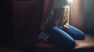 Woman couch crossed leg athletic - her leg in the air free wallpaper