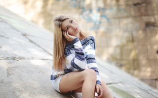 Anna hotchkis graffiti sitting cellphone - a ledge free wallpaper