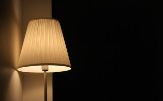 Lamp lit minimalist raytraced studio - studio light free wallpaper for desktop