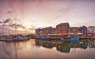 Harbor boats cloudy sunset cityscape - under a cloudy sky free wallpaper