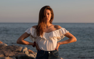 Beach portrait woman ocean blurry - free bikini wallpaper