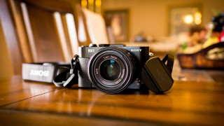 Camera table tiltshift blurry bokeh - canon eos r 3 free wallpaper