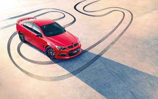 Red car curved road spiral - tire free wallpaper