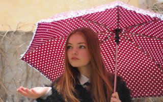 Woman red polka dot umbrella - pointillism free wallpaper