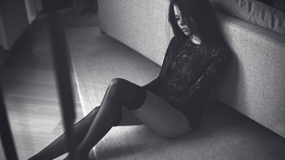 Woman sitting crossed legs black 2 - stocking free wallpaper